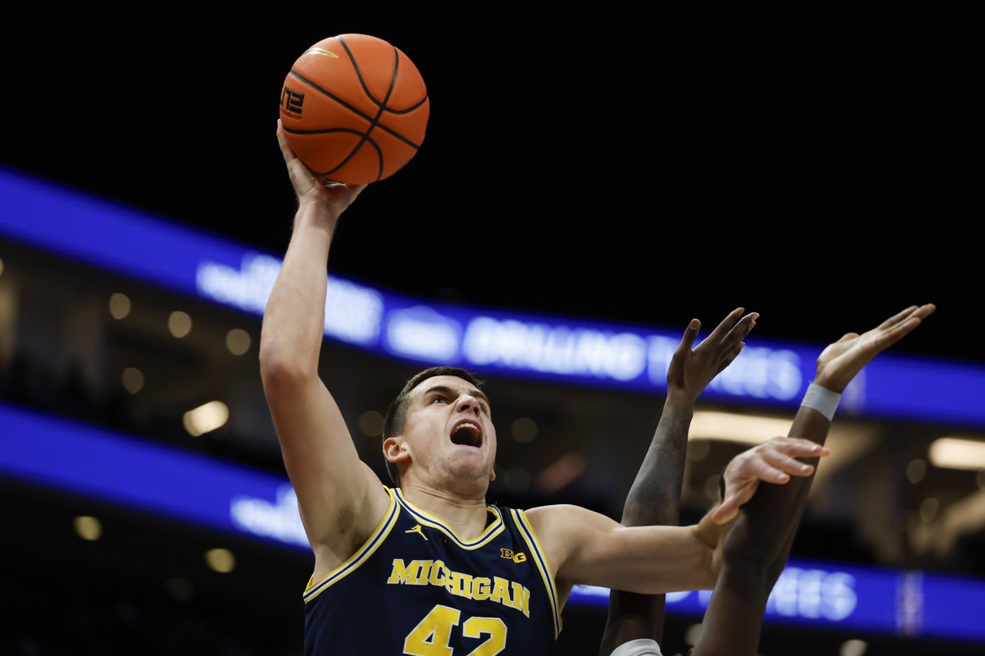 Jeremiah Fears' 4-point play with 11.5 seconds left helps No. 14 Oklahoma edge No. 24 Michigan 87-86 | iNFOnews.ca