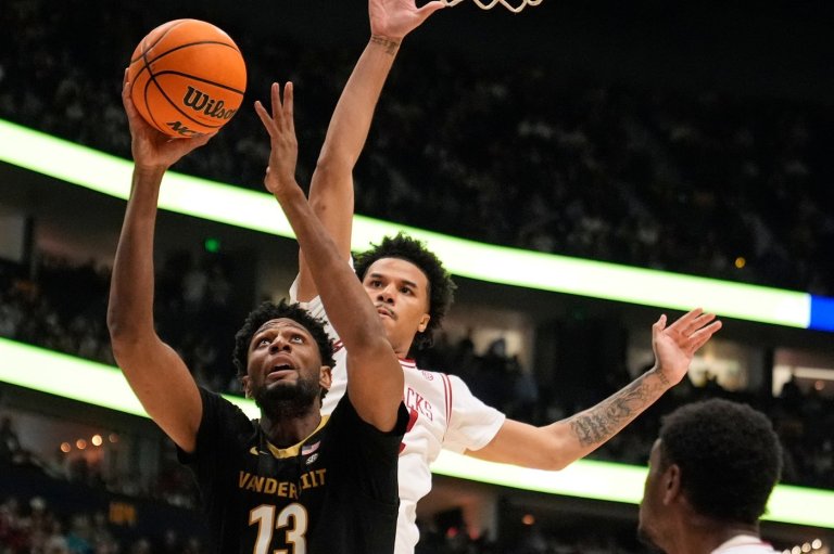 Chancellor grants 19 college basketball players a 5th season and orders portal open Monday | iNFOnews.ca