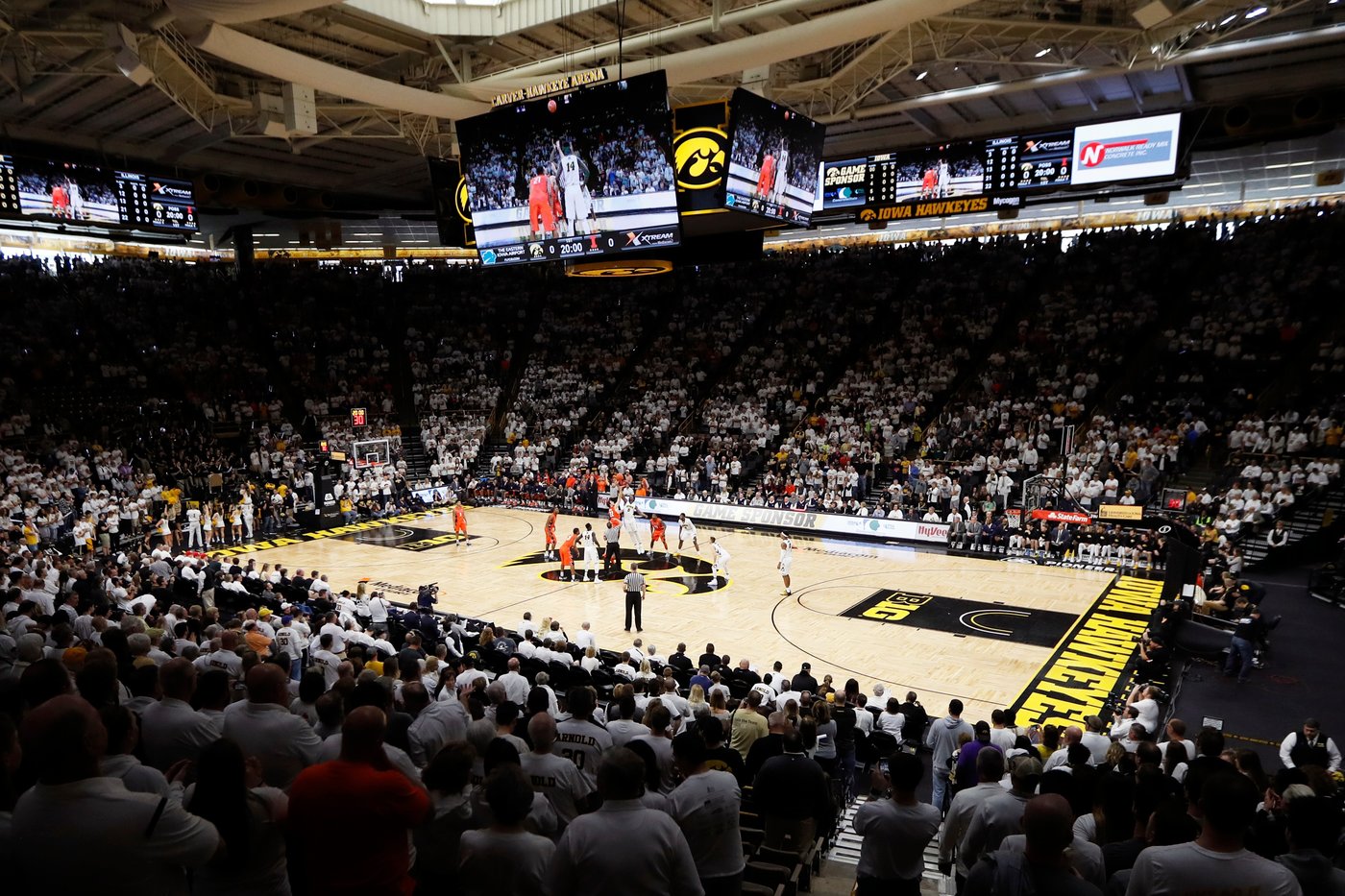 Iowa will replace Carver-Hawkeye floor with court used in NCAA regional in Houston | iNFOnews.ca