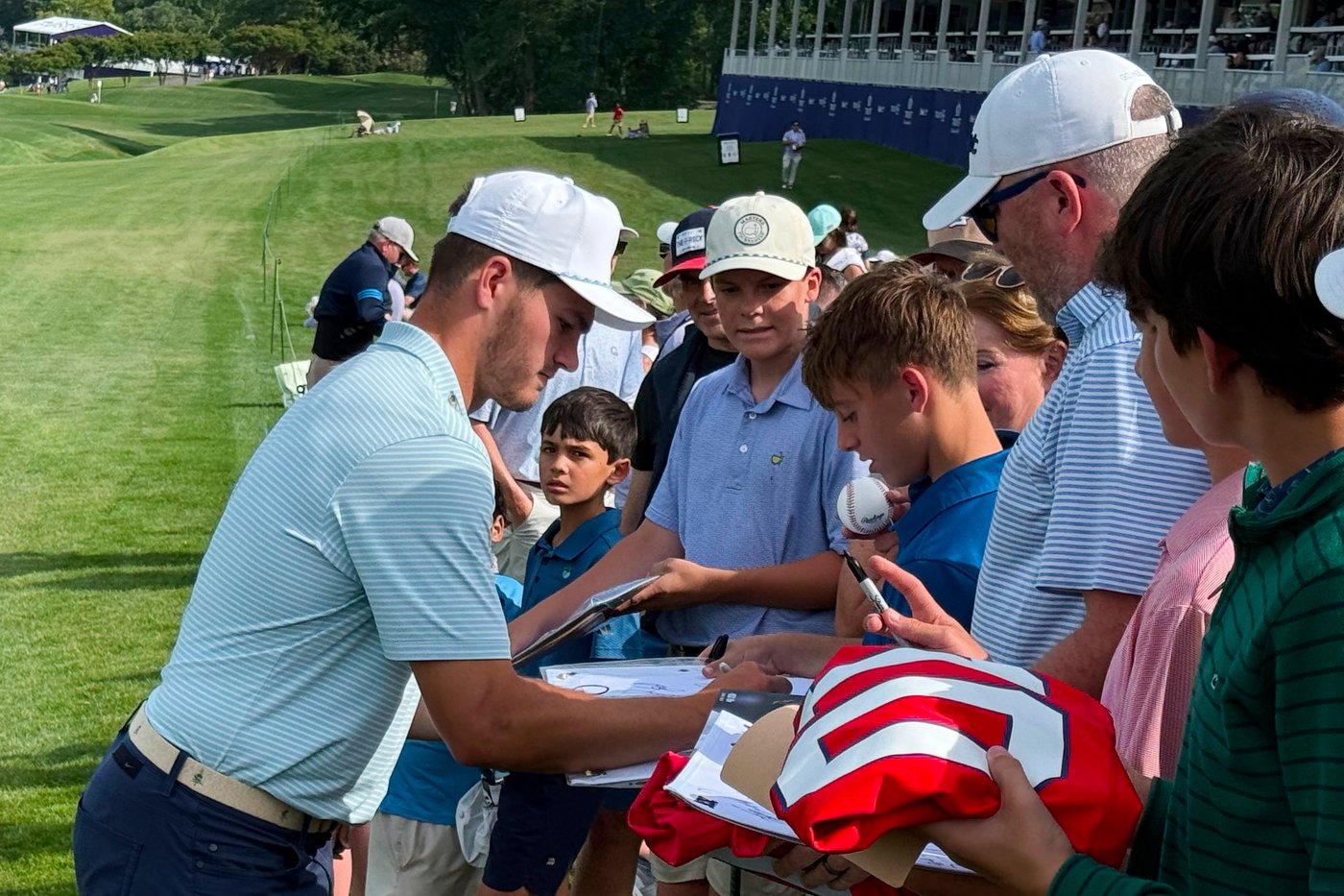 Patriots QB Drake Maye stands behind coach Mike Vrabel, calling him 'a great human being' | iNFOnews.ca