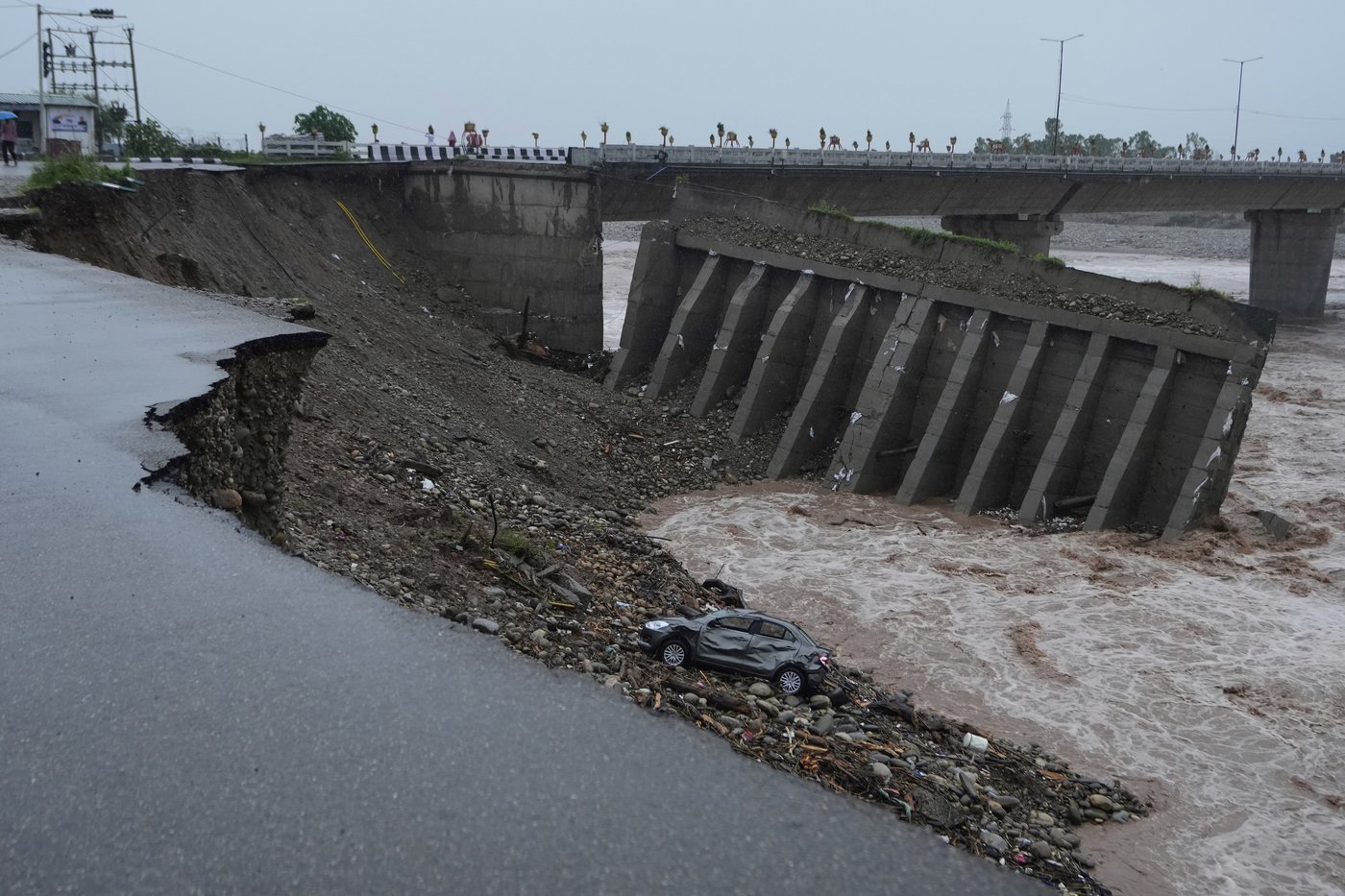 Flash floods leave 34 dead in Indian-controlled Kashmir as over 210,000 in Pakistan are displaced | iNFOnews.ca Flash floods leave 34 dead in Indian-controlled Kashmir as over 210,000 in Pakistan are displaced | iNFOnews.ca