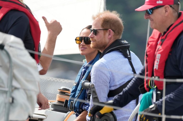 Harry and Meghan surprised by the way Buckingham Palace released letter on non-working royal status | iNFOnews.ca