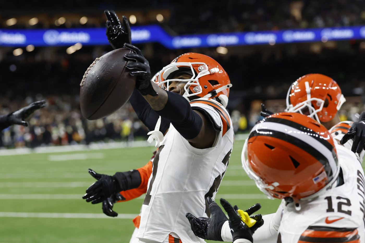 Taysom Hill runs for 3 TDs as the Saints top Jameis Winston and the struggling Browns 35-14 | iNFOnews.ca
