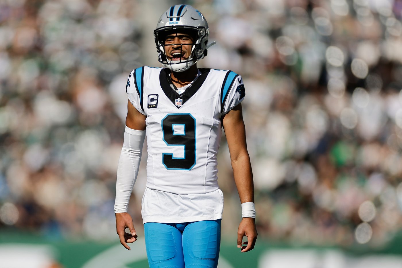 Panthers' Bryce Young leaves win over Jets with ankle injury, status uncertain for next week | iNFOnews.ca Panthers' Bryce Young leaves win over Jets with ankle injury, status uncertain for next week | iNFOnews.ca