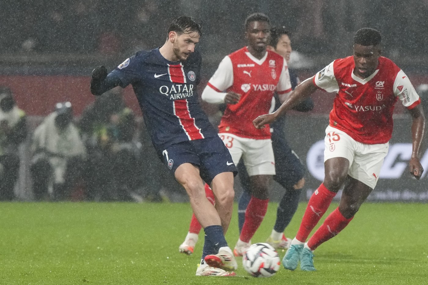 Kvaratskhelia sets up a goal on PSG debut but Ligue 1 leader draws with Reims | iNFOnews.ca Kvaratskhelia sets up a goal on PSG debut but Ligue 1 leader draws with Reims | iNFOnews.ca