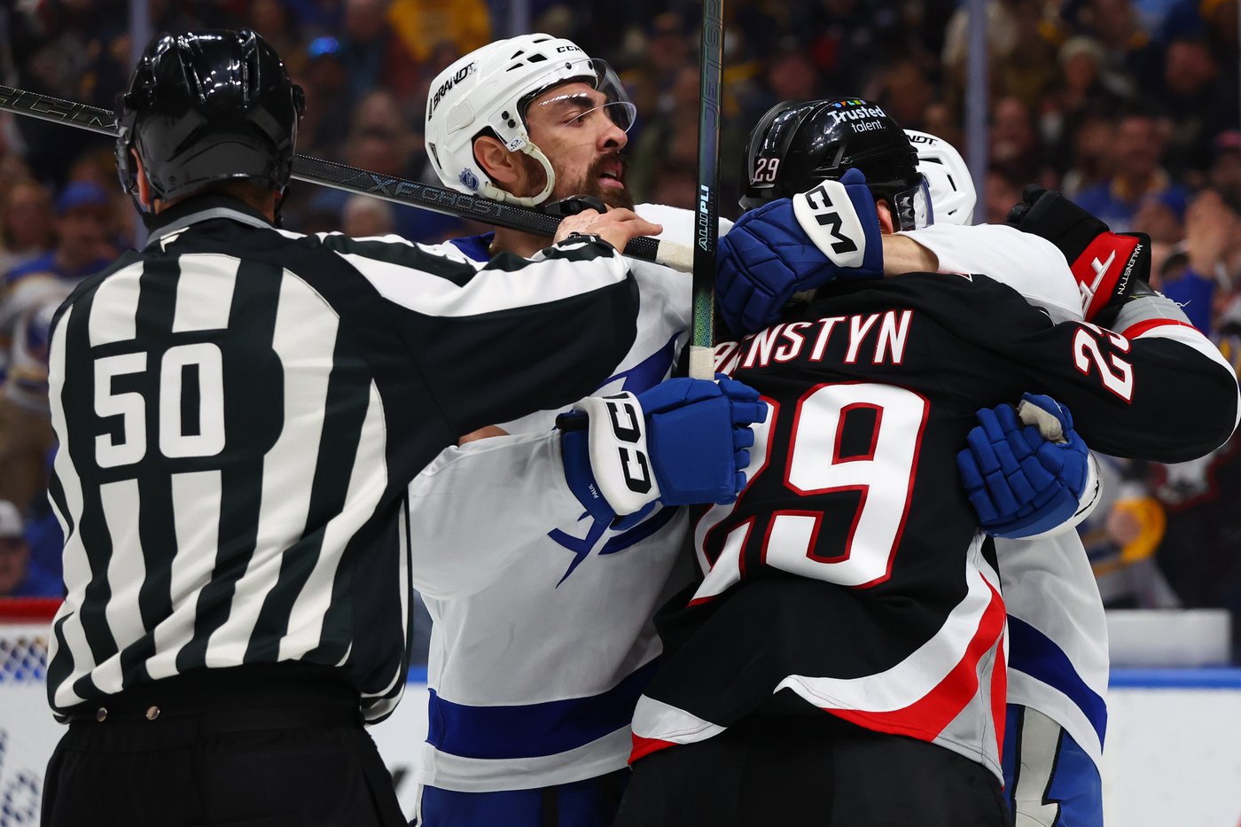 Zucker scores go-ahead goal and Sabres beat Lightning 4-2 in showdown of Atlantic Division Leaders | iNFOnews.ca