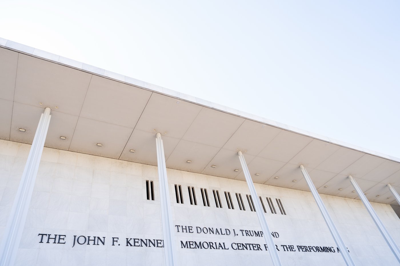 Judge says Kennedy Center board broke law putting Trump's name on building, blocks closure | iNFOnews.ca