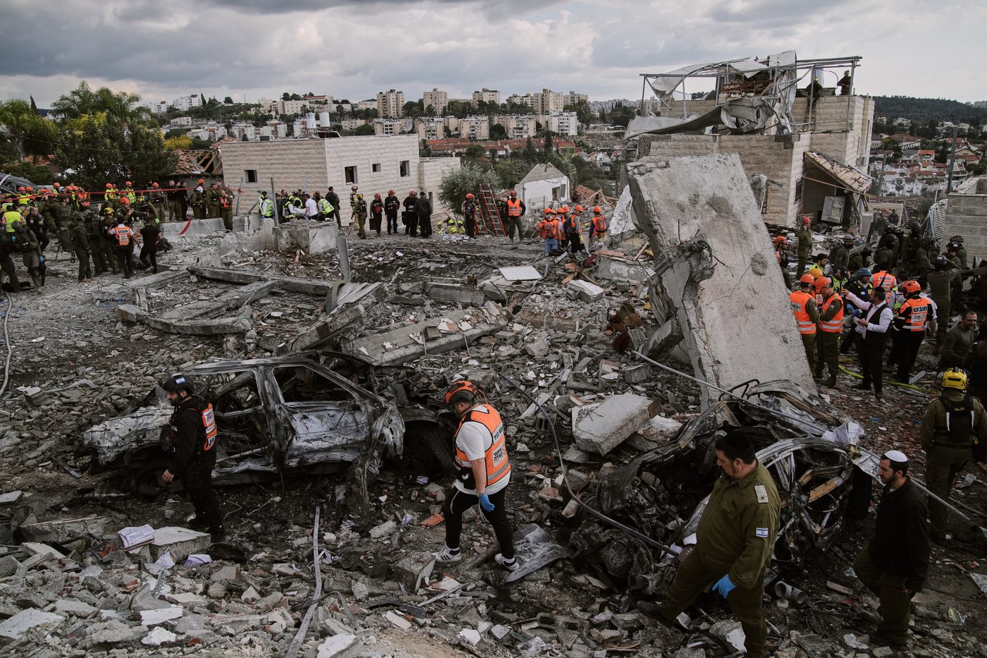 Photos show US-Israeli strikes and Iran's response | iNFOnews.ca