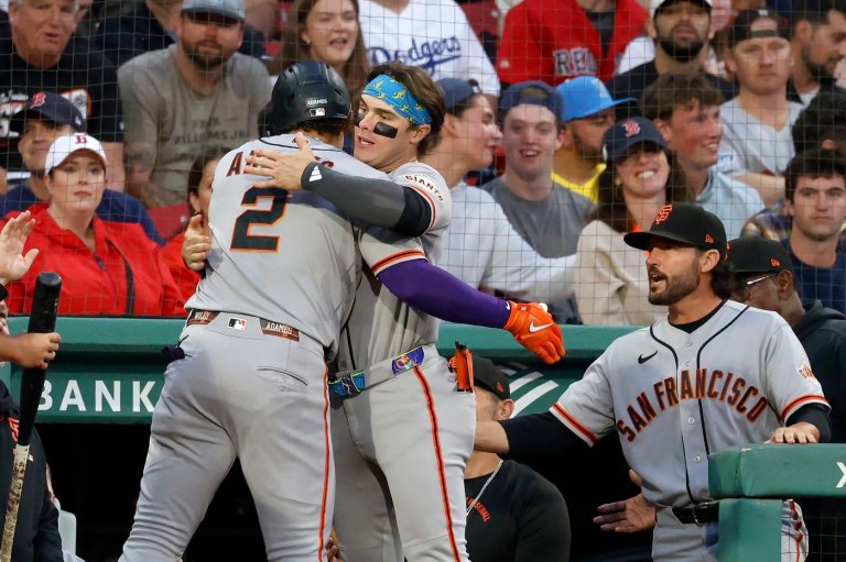Eli White slides home headfirst with winning run, play reviewed and Red Sox rally past Giants 3-2 | iNFOnews.ca