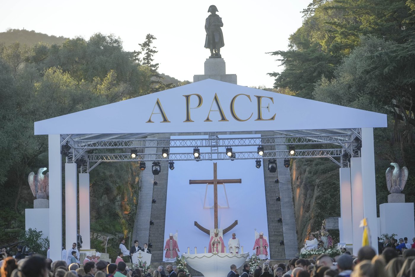 Pope Francis makes 1st papal visit to France's Corsica awash in expressions of popular piety | iNFOnews.ca