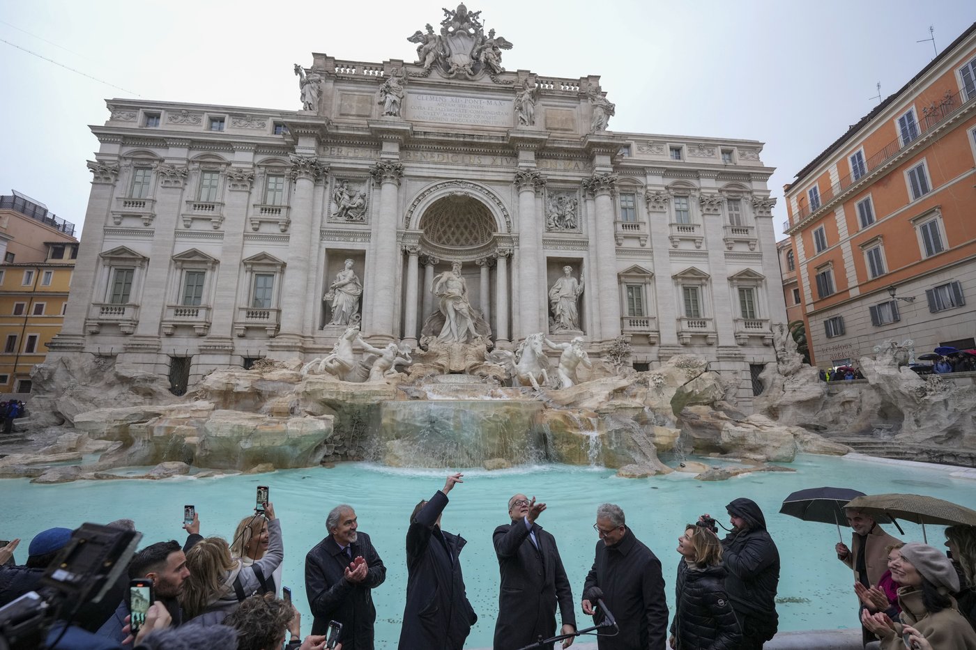 Rome's iconic Trevi Fountain reopens after renovation work in time for the Jubilee Holy Year | iNFOnews.ca Rome's iconic Trevi Fountain reopens after renovation work in time for the Jubilee Holy Year | iNFOnews.ca
