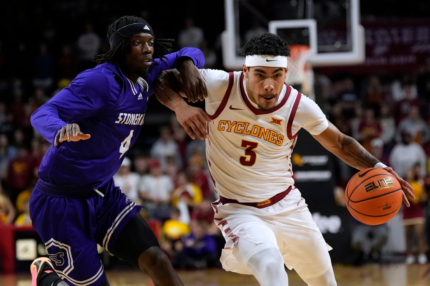 Jefferson and Lipsey lead No. 16 Iowa State to 96-57 win over Stonehill | iNFOnews.ca