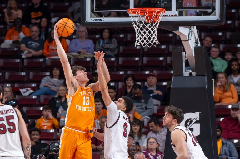 Estrella and Okpara lead No. 23 Tennessee to dominant 78-58 win over South Carolina | iNFOnews.ca