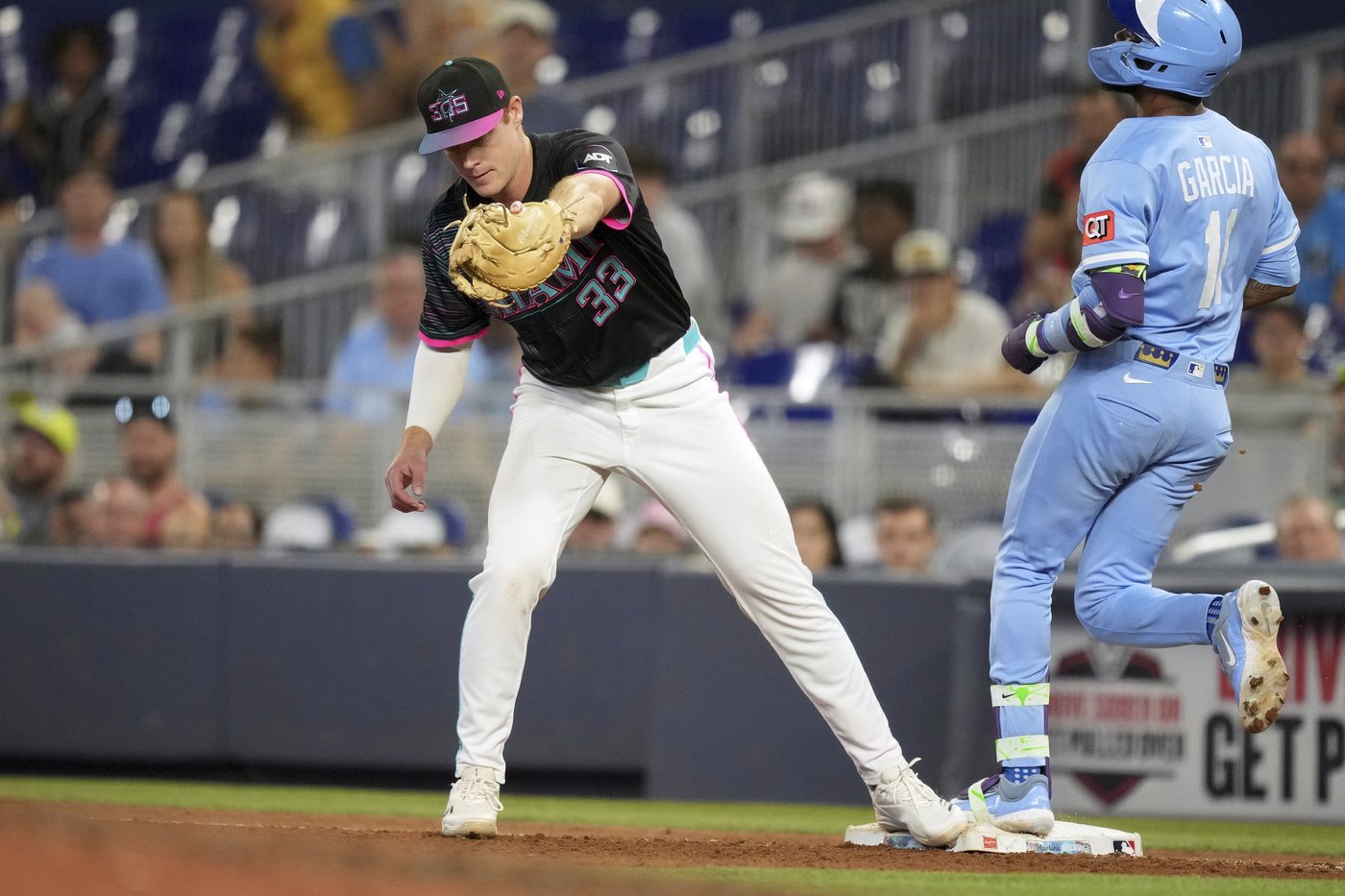 Otto López's tie-breaking two-run double in 8th lifts Marlins to 3-1 win over Royals | iNFOnews.ca Otto López's tie-breaking two-run double in 8th lifts Marlins to 3-1 win over Royals | iNFOnews.ca