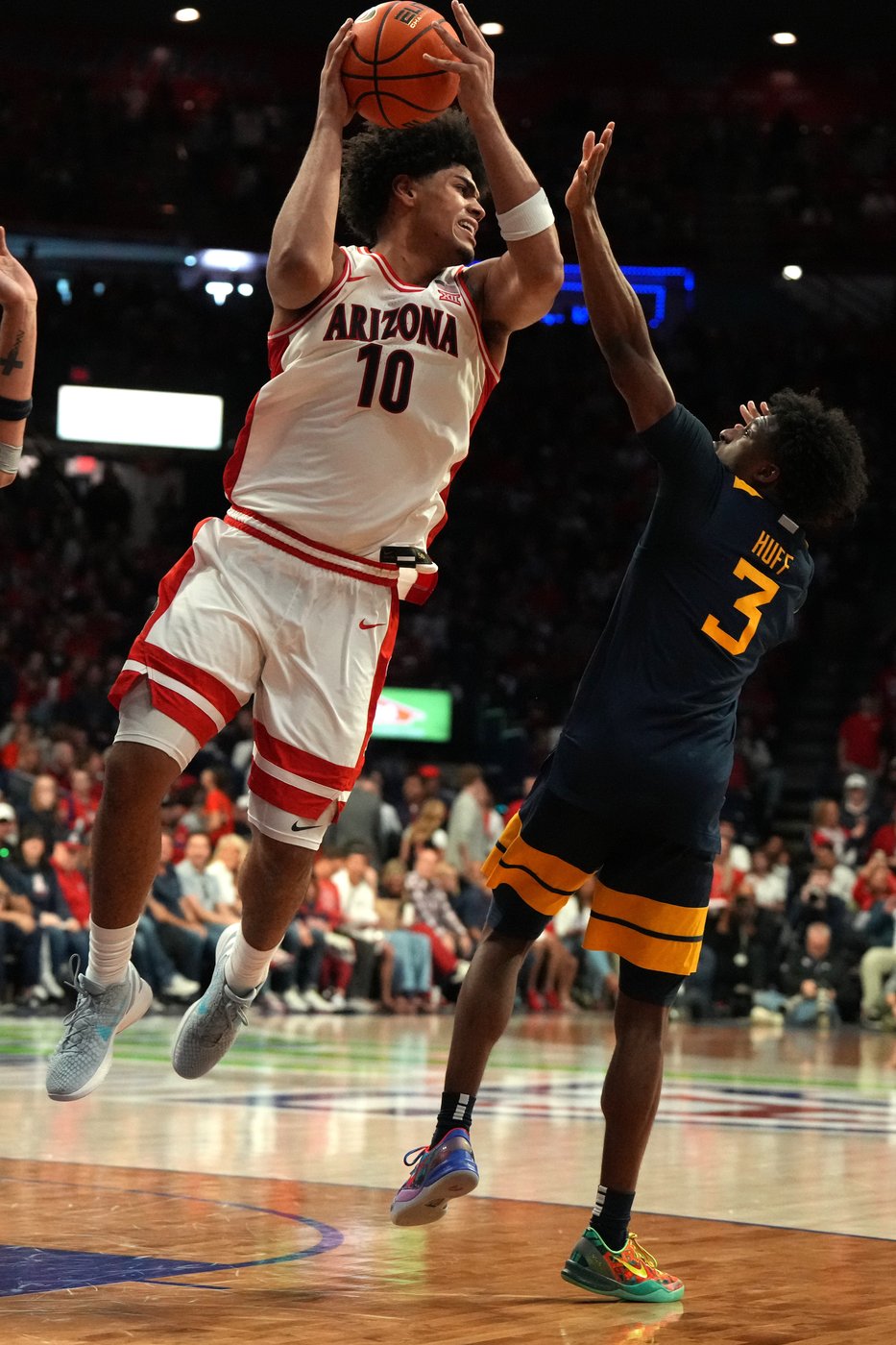 Burries scores 22 points, No. 1 Arizona dominates West Virginia 88-53 to remain undefeated | iNFOnews.ca Burries scores 22 points, No. 1 Arizona dominates West Virginia 88-53 to remain undefeated | iNFOnews.ca