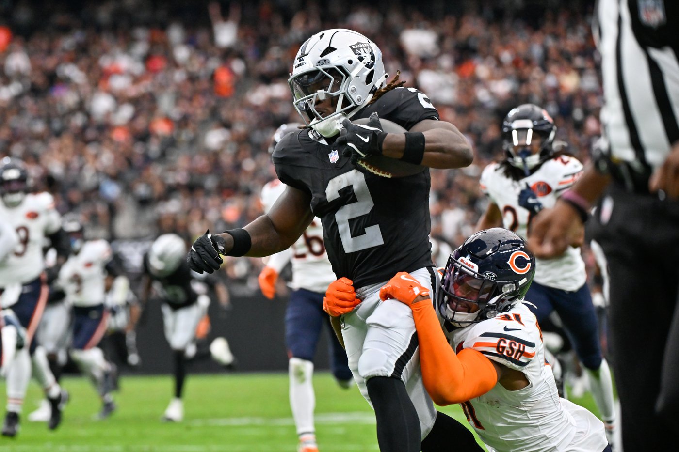 Ashton Jeanty breaks out with 138 rushing yards, 3 total TDs in Raiders' loss | iNFOnews.ca
