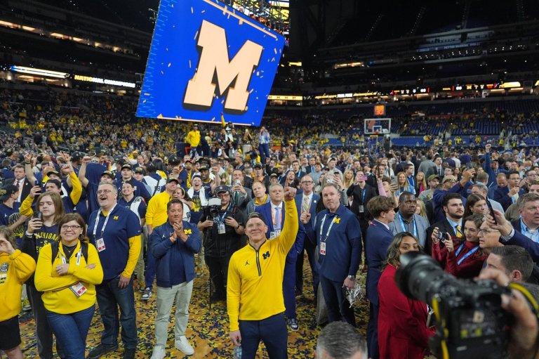 Michigan is scrambling for a new coach after Dusty May leaves to lead NBA's Dallas Mavericks | iNFOnews.ca