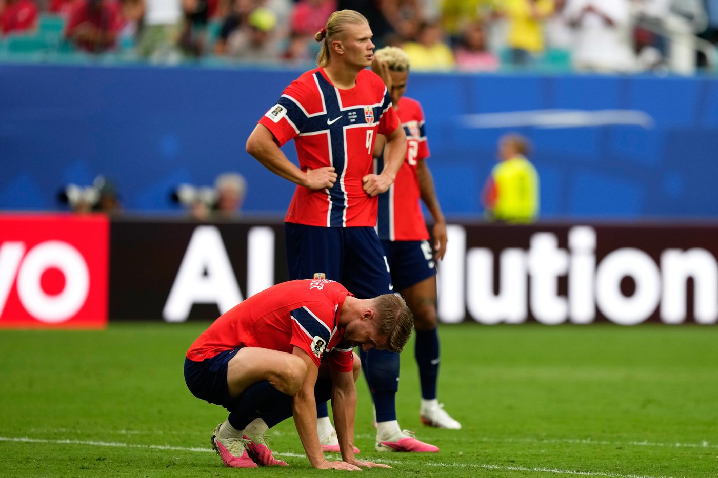Erling Haaland neutralized by England and subbed off late as Norway's World Cup run ends | iNFOnews.ca