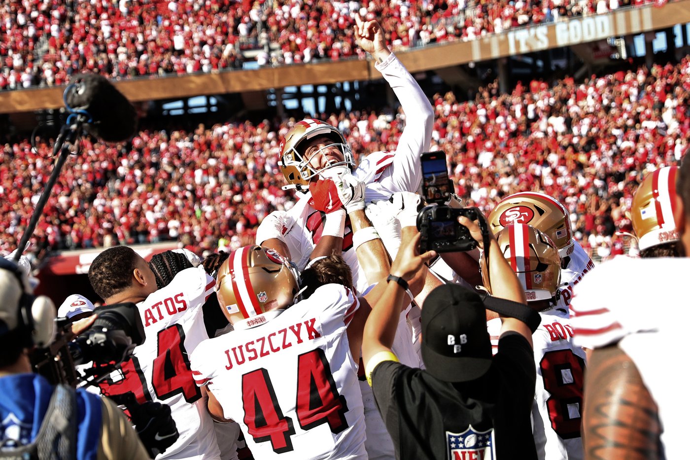 Pineiro's last-second field goal lifts 49ers to thrilling 16-15 win over Cardinals | iNFOnews.ca Pineiro's last-second field goal lifts 49ers to thrilling 16-15 win over Cardinals | iNFOnews.ca