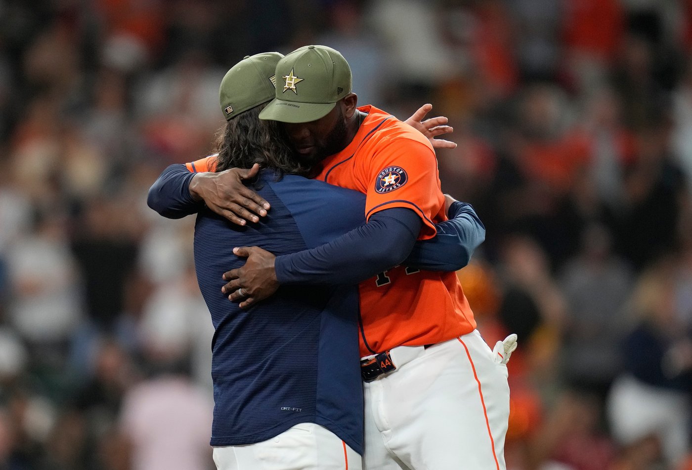 Arrighetti brings no-hitter into the eighth inning as Astros shut out Rangers 2-0 | iNFOnews.ca