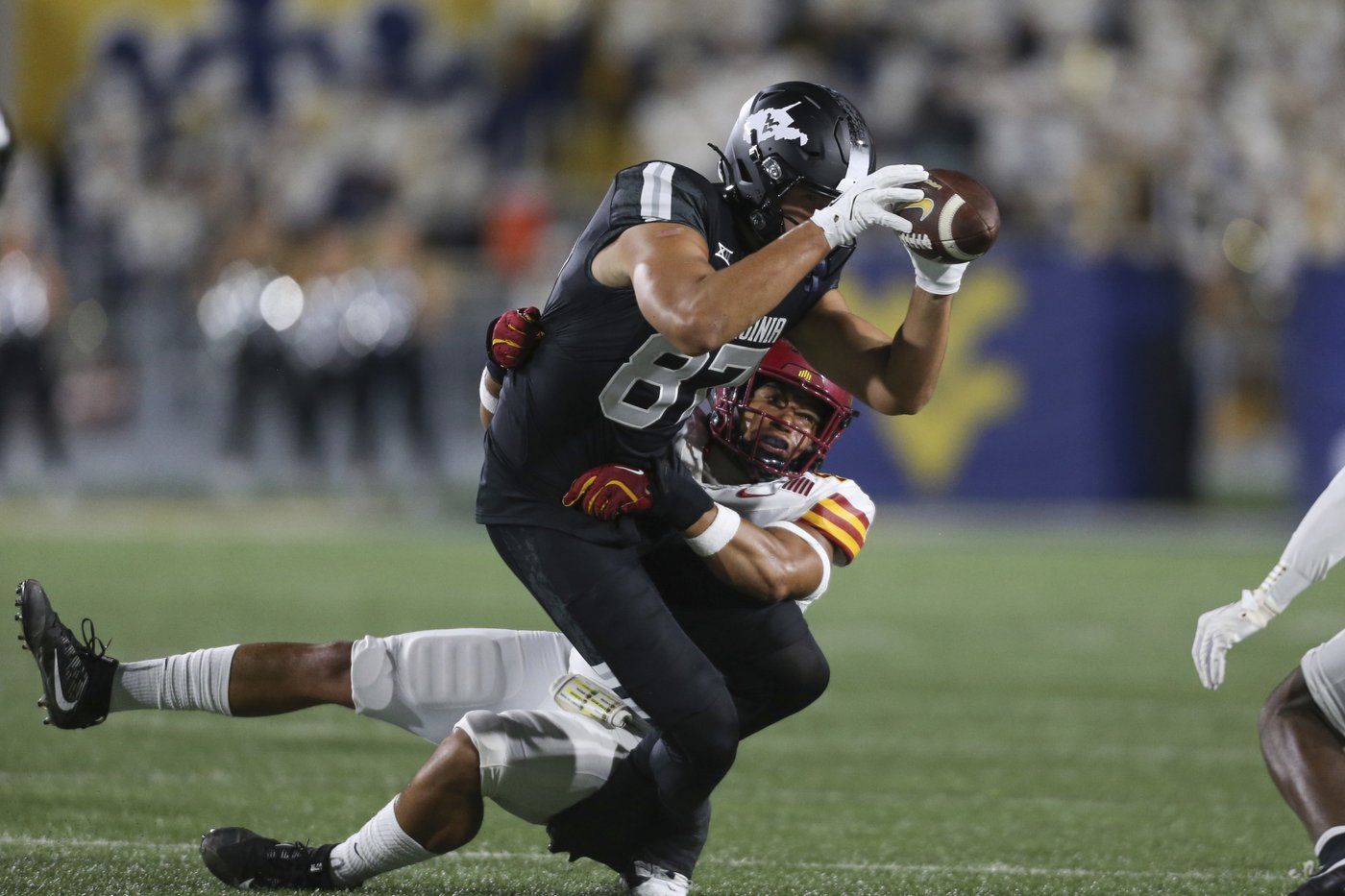 Becht, Hansen lead No. 11 Iowa State over West Virginia 28-16 for first 6-0 start since 1938 | iNFOnews.ca