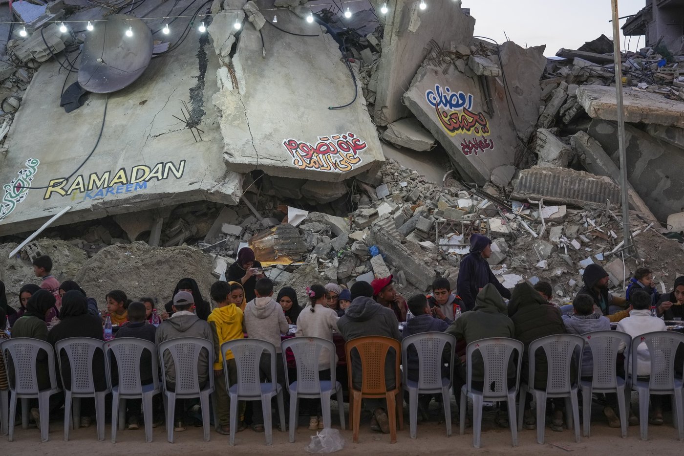 Outrage as Israel cuts off Gaza aid to pressure Hamas to accept new ceasefire proposal | iNFOnews.ca