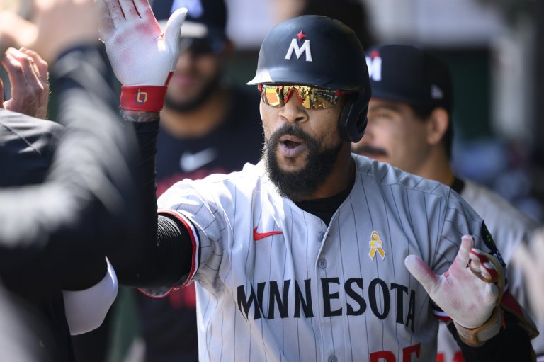 Ober, Buxton, Clemens leads Twins to 5-1 win, drop Royals 2 back for last AL wild card | iNFOnews.ca