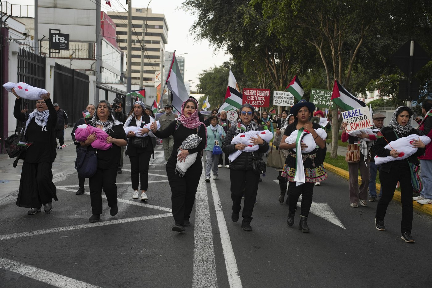 Vigils, protests around the world commemorate the anniversary of Hamas attack on Israel | iNFOnews.ca Vigils, protests around the world commemorate the anniversary of Hamas attack on Israel | iNFOnews.ca