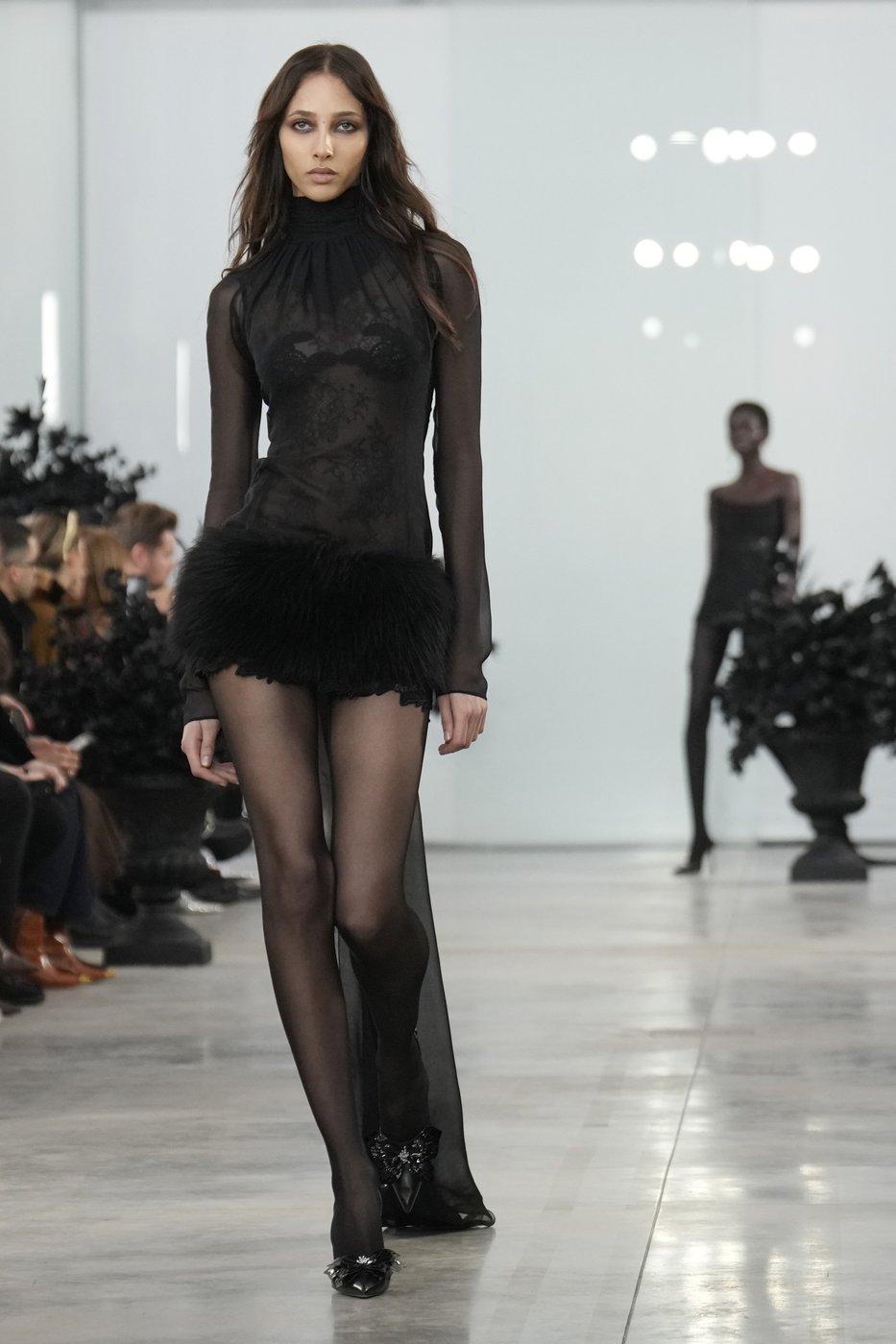 Irina Shayk opens Blumarine show in Milan injecting buzz into creative director David Koma’s debut | iNFOnews.ca Irina Shayk opens Blumarine show in Milan injecting buzz into creative director David Koma’s debut | iNFOnews.ca