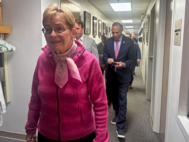 Jeffries likes Democrats' chances in race for the House as he campaigns in Ohio | iNFOnews.ca