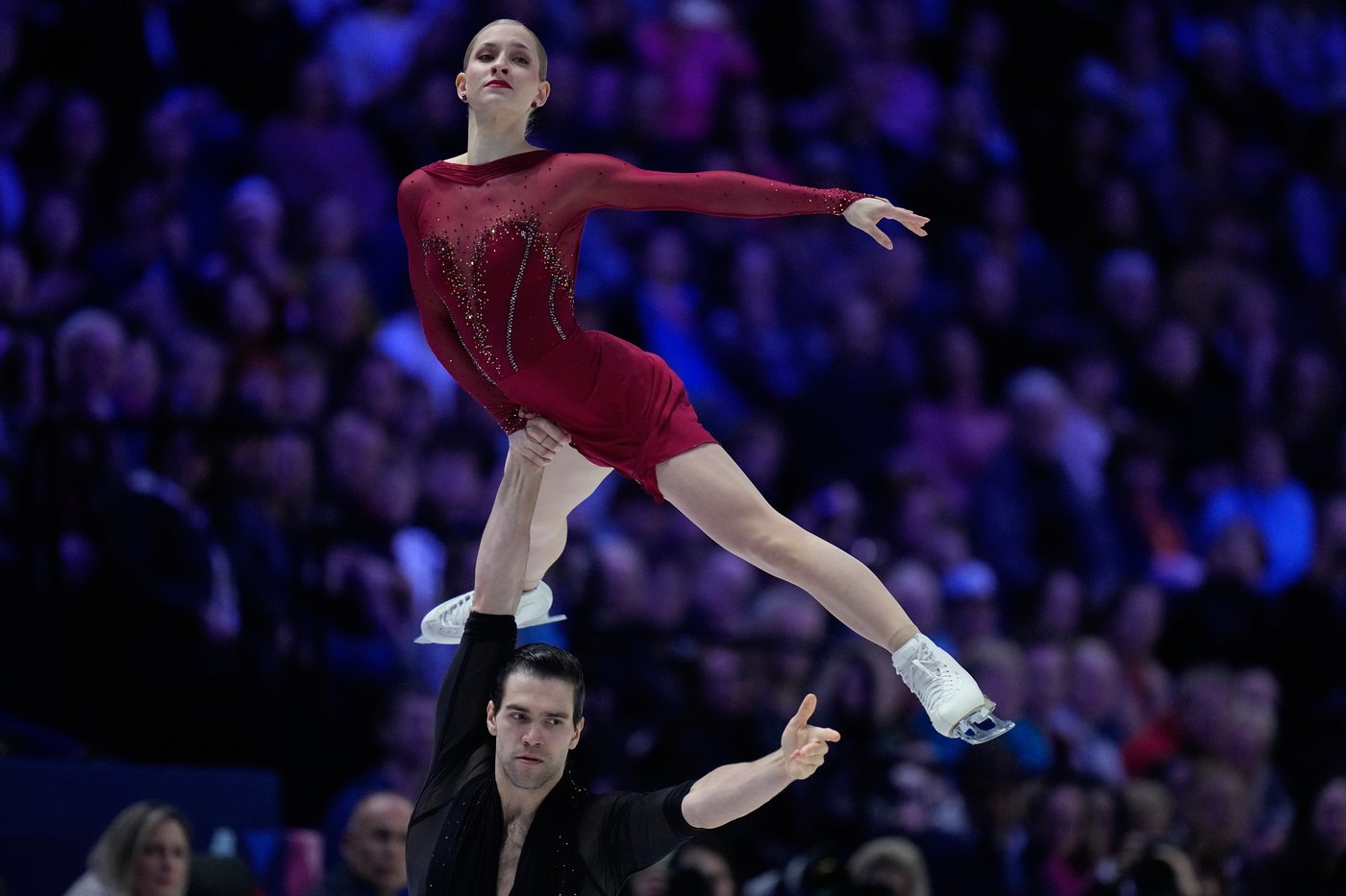 Kaori Sakamoto takes the lead as she chases a fourth and last figure skating world title | iNFOnews.ca