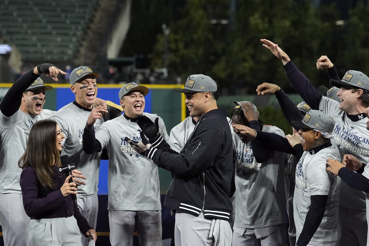 Aaron Boone says Yankees clubhouse togetherness at a high going into World Series | iNFOnews.ca