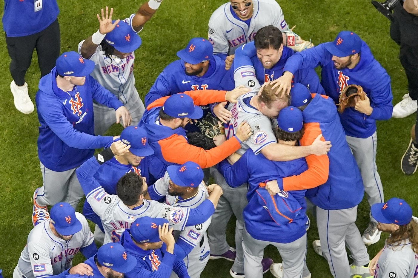 Mets advance in playoffs with 4-2 win over Brewers as Alonso homers to spark 9th-inning rally | iNFOnews.ca