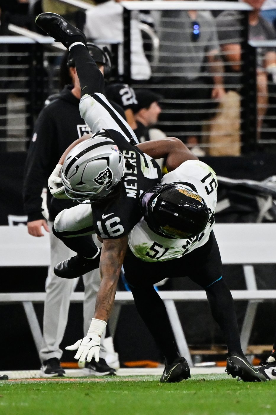 New Jaguars WR Jakobi Meyers reunites with defenders days after trash-talking them | iNFOnews.ca New Jaguars WR Jakobi Meyers reunites with defenders days after trash-talking them | iNFOnews.ca