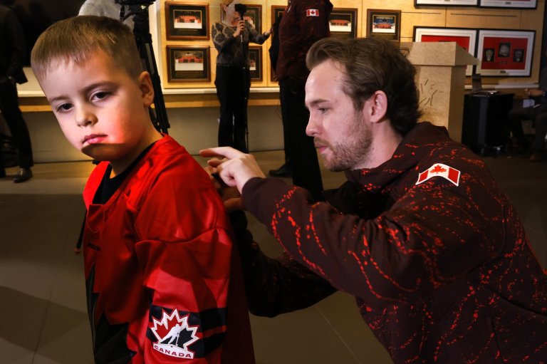 Canadian Paralympians enjoy parade, cheers before boarding flights to Italy for Games | iNFOnews.ca