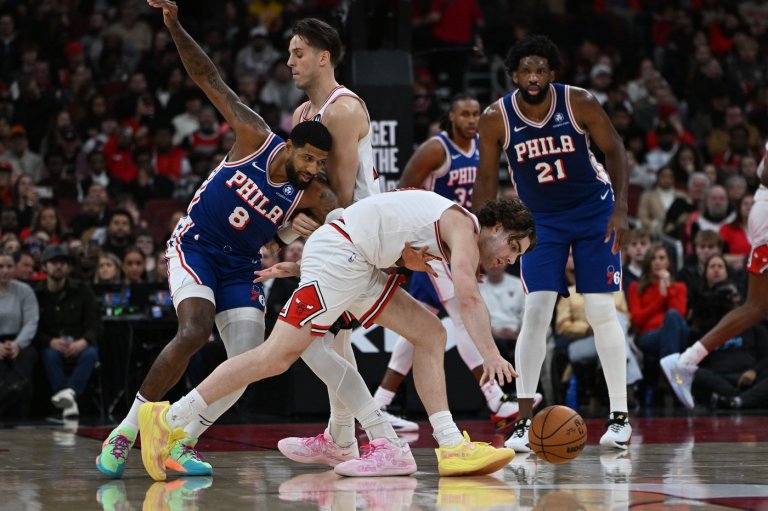 Smith ignites decisive run with thunderous dunk on Embiid as Bulls beat 76ers 109-92 | iNFOnews.ca
