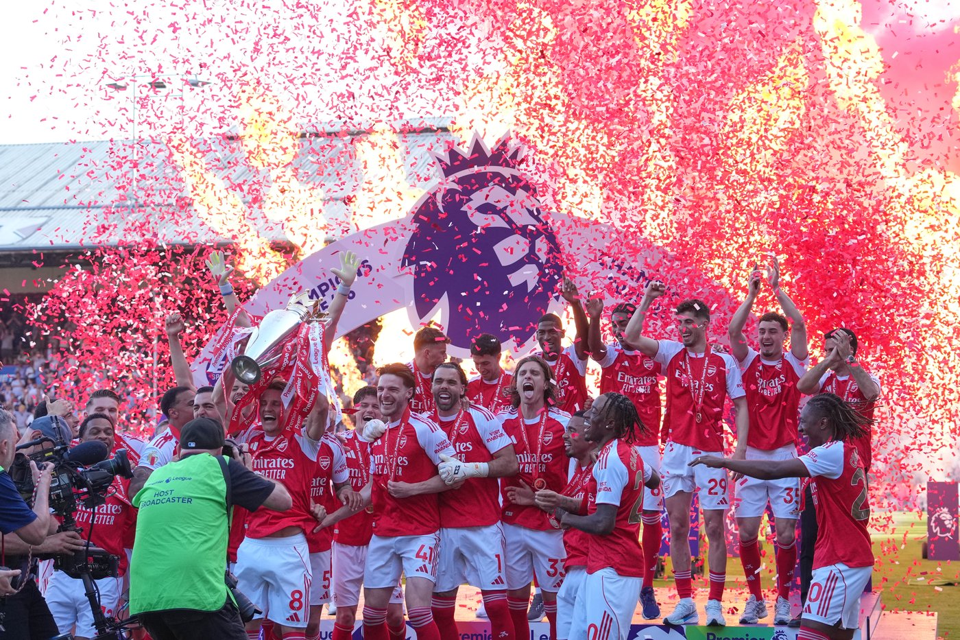 Kroenkes enjoy 'magical' title win as Arsenal's players finally get hands on Premier League trophy | iNFOnews.ca
