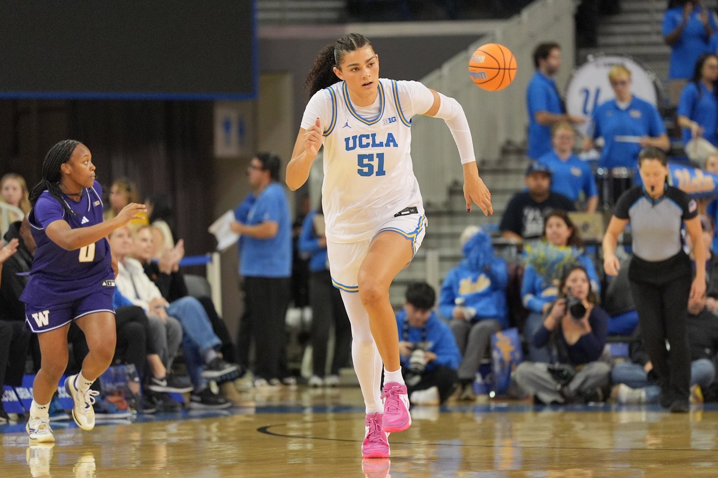 Betts powers No. 2 UCLA past Washington 82-67 to clinch a share of the Big Ten title | iNFOnews.ca