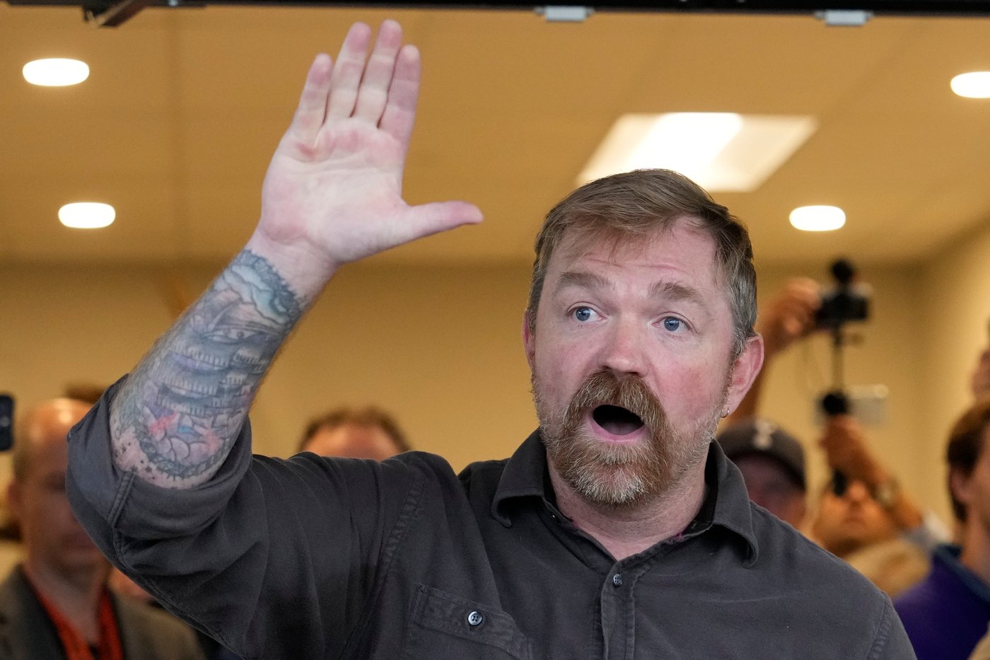 Graham Platner gets a lift from friendly Maine crowd after week of damage control in Senate campaign | iNFOnews.ca