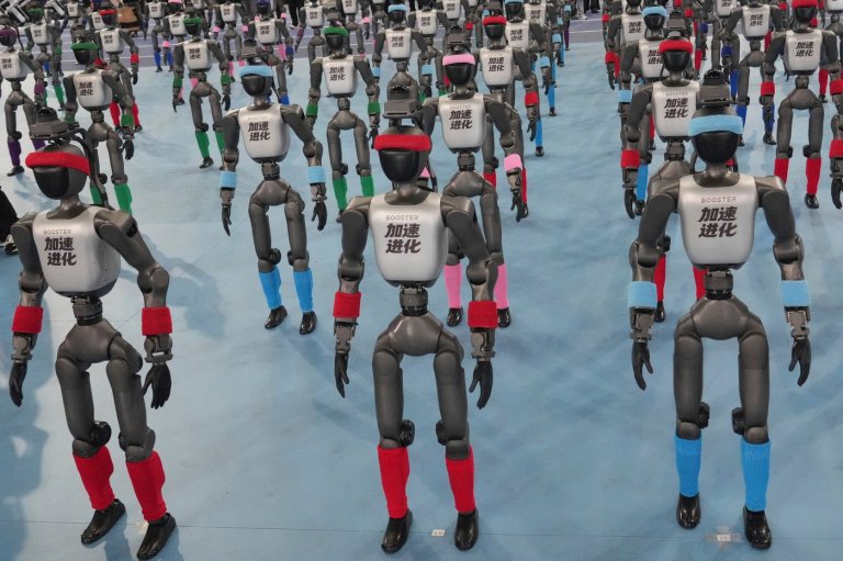 Chinese humanoid robots smash human records in 100m sprint and high jump at Beijing robot games | iNFOnews.ca