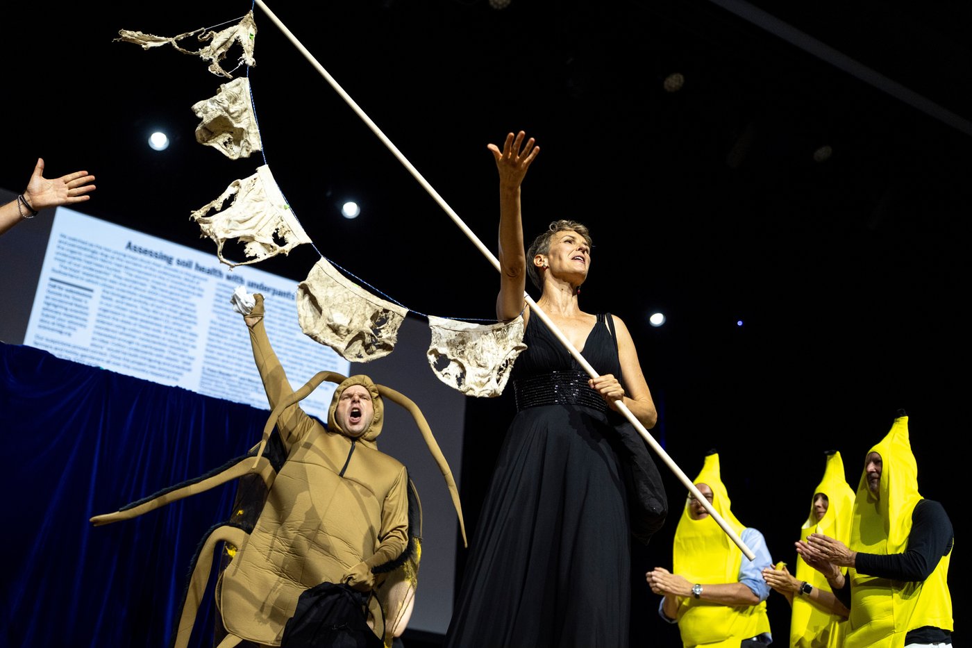 Scientists studying cockroach milk and nose-blowing win Ig Nobel prizes for quirky science | iNFOnews.ca