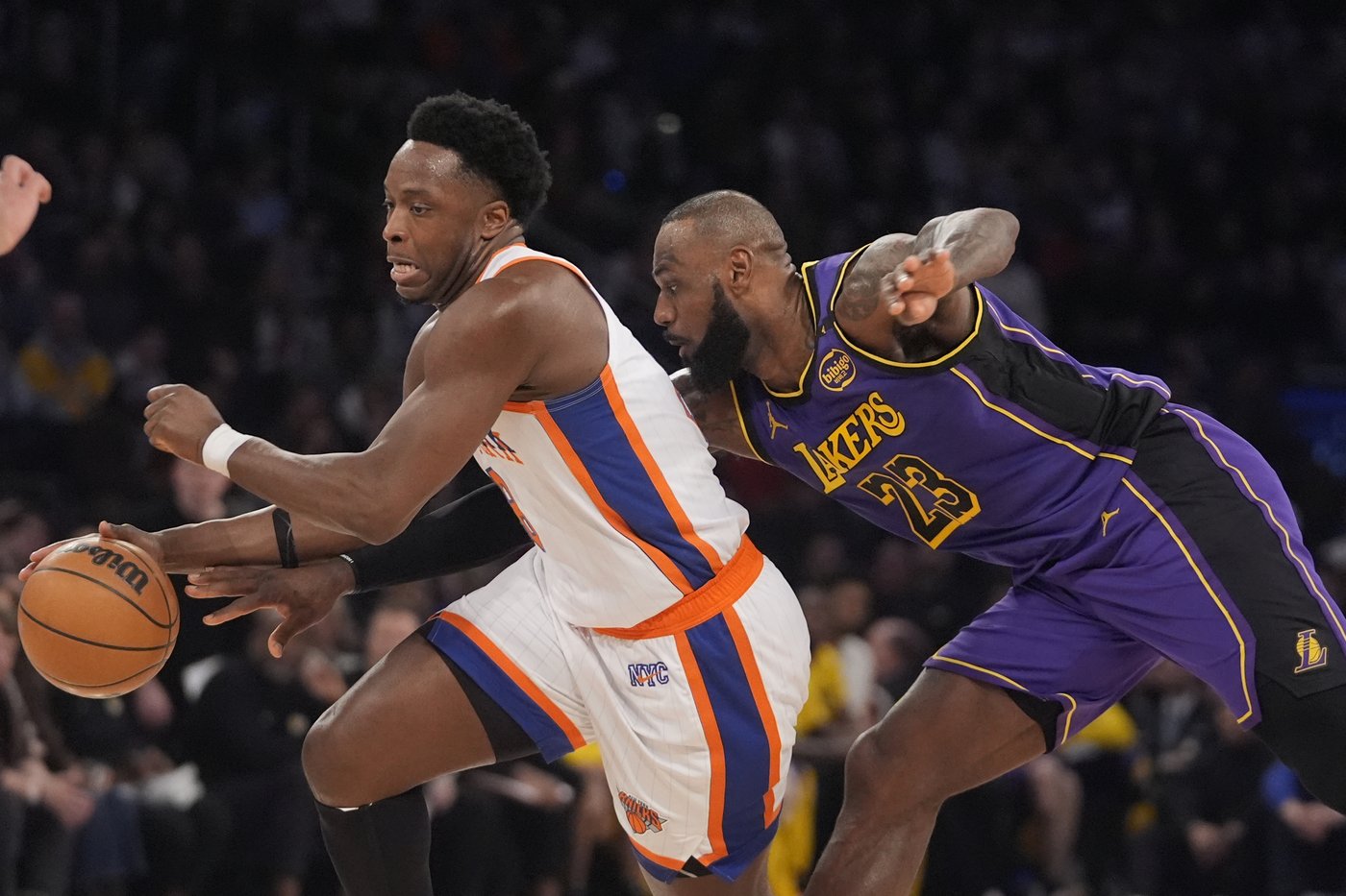 Knicks' Anunoby leaves game against Lakers with sprained right foot | iNFOnews.ca
