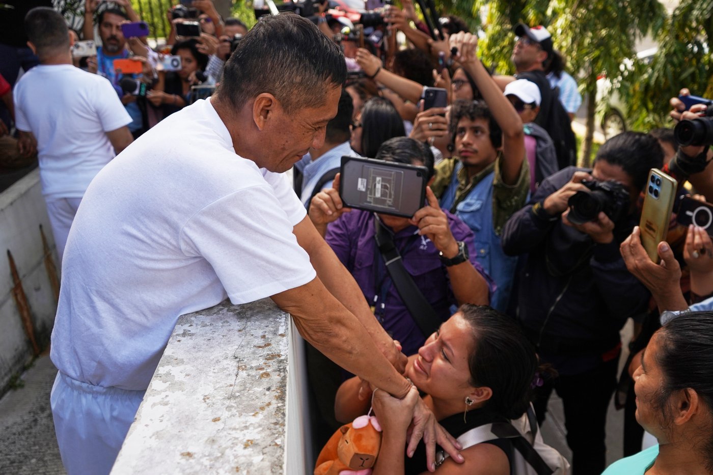 Mexico's pilgrims, Chile's election and more top photos this week in Latin America and the Caribbean | iNFOnews.ca