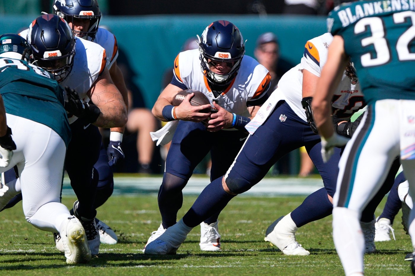 Broncos rally from 14-point deficit to hand Eagles their first loss of the season, 21-17 | iNFOnews.ca Broncos rally from 14-point deficit to hand Eagles their first loss of the season, 21-17 | iNFOnews.ca