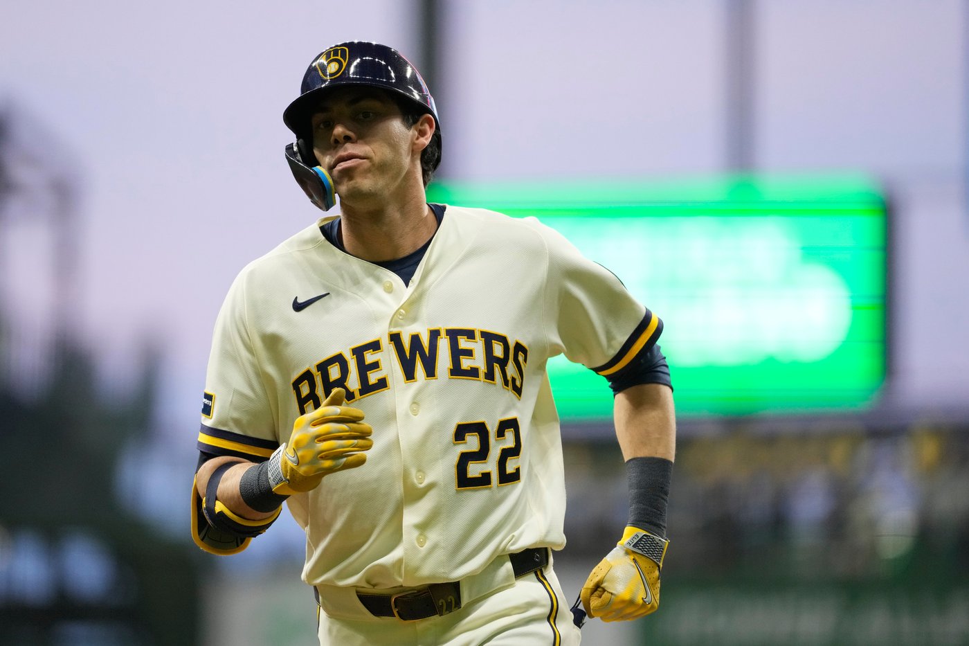 Brewers' Christian Yelich comes off injured list after missing a month with an adductor strain | iNFOnews.ca