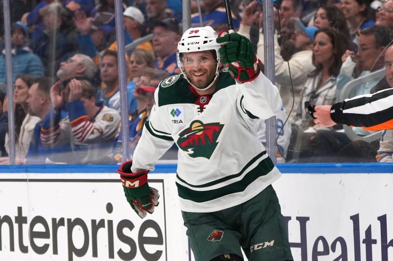 Hartman scores twice, Gustavsson makes 27 saves in Wild's 5-0 win over Blues in opener | iNFOnews.ca