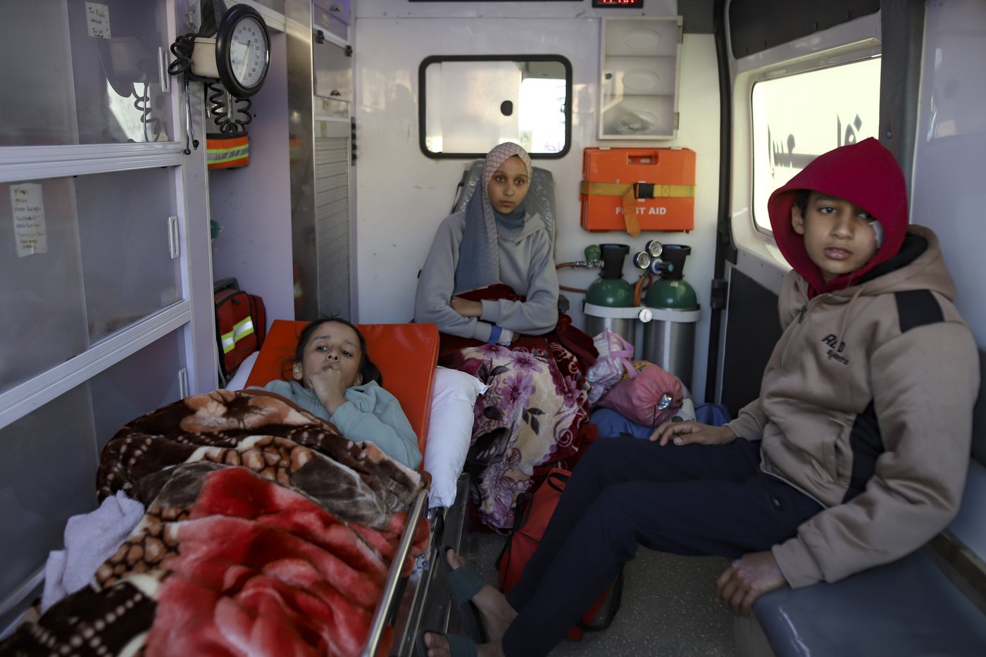 Sick and wounded children begin crossing from Gaza to Egypt in first opening in months | iNFOnews.ca