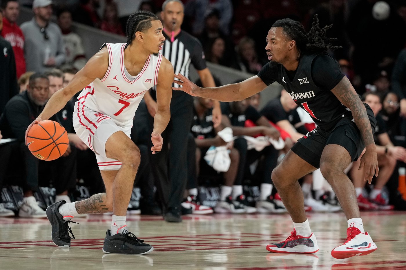 Milos Uzan scores 16, No. 10 Houston beats Cincinnati 76-54 | iNFOnews.ca