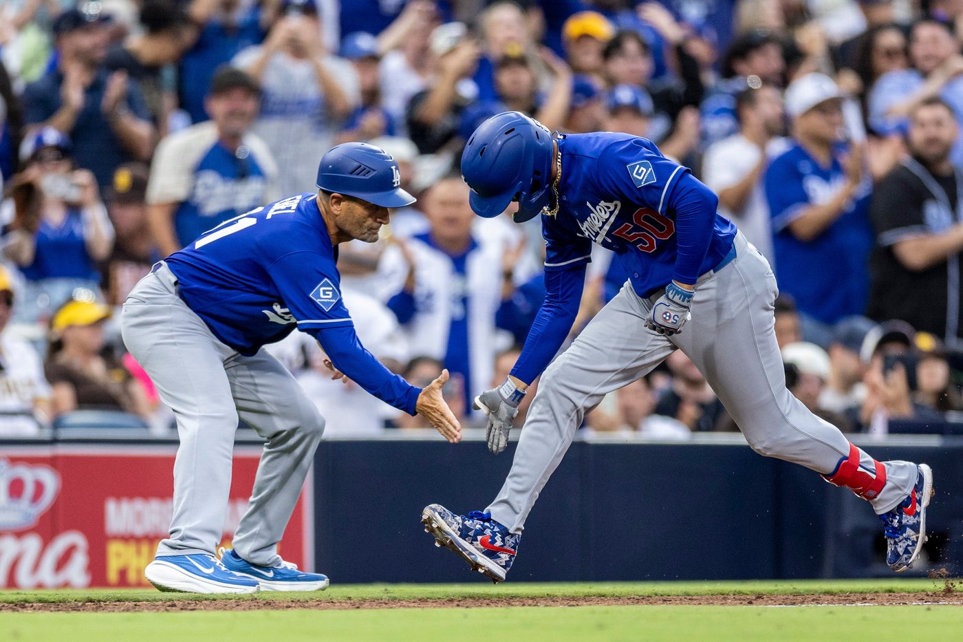 Mookie Betts' 3-run homer caps 9-run 6th inning as Dodgers beat Padres 15-3 | iNFOnews.ca
