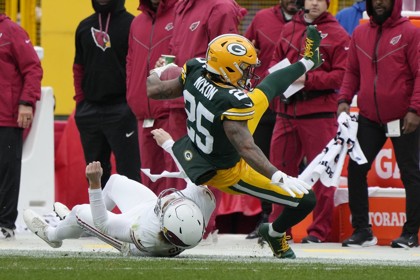 Doubs catches 2 TD passes in his return from a suspension to help Packers rout Cardinals 34-13 | iNFOnews.ca